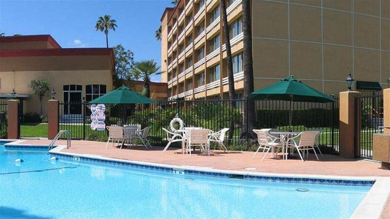 Holiday Inn Express Hotel & Suites Woodland Hills By Ihg Los Angeles Kültér fotó